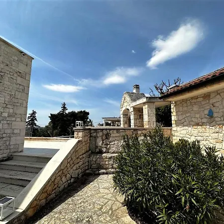 Maison Dei Trulli * ロコロトンド