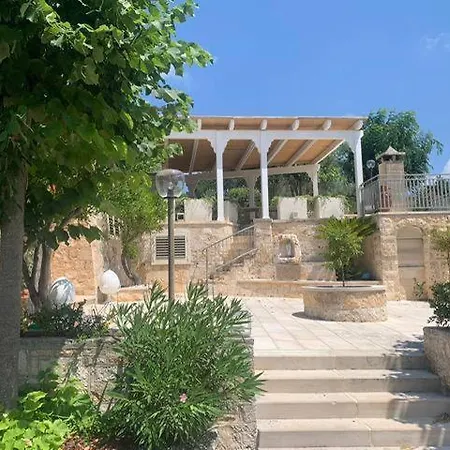 Maison Dei Trulli * ロコロトンド